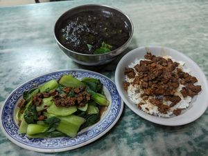 seaweed soup, boiled vege and you fAn at Lái Xīn SùShí 來欣素食手工水餃 in Taipei