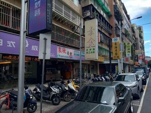 Front of the restaurant at Lái Xīn SùShí 來欣素食手工水餃 in Taipei