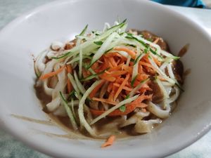 Noodles with three saucws at Lái Xīn SùShí 來欣素食手工水餃 in Taipei