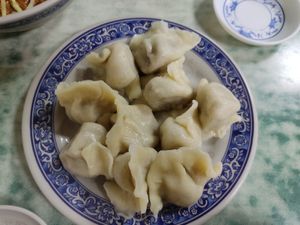 Cabbage dumplings at Lái Xīn SùShí 來欣素食手工水餃 in Taipei
