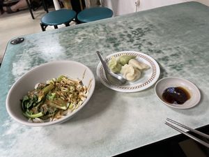 Sesame noodles and fresh dumplings  at Lái Xīn SùShí 來欣素食手工水餃 in Taipei