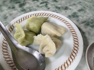 Fresh "of the day" dumplings  at Lái Xīn SùShí 來欣素食手工水餃 in Taipei