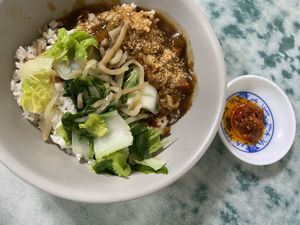 3-sauce noodles + grabbed chili oil at Lái Xīn SùShí 來欣素食手工水餃 in Taipei