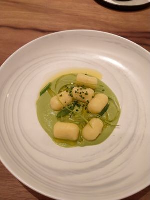 Butter soft gnocchi with green bean purée at Xavier Pellicer in Barcelona