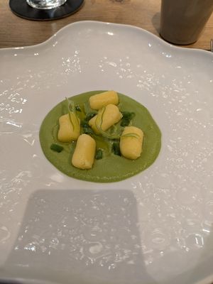 Green bean 3 ways and potato at Xavier Pellicer in Barcelona