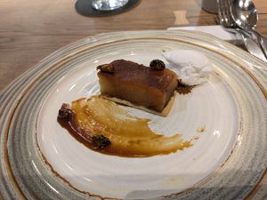 Tatin with pistachio and salted caramel at Xavier Pellicer in Barcelona