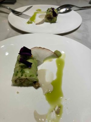 Avocado cannelloni at Xavier Pellicer in Barcelona