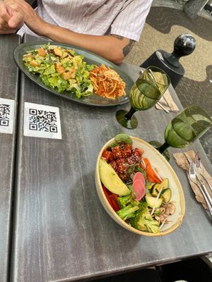 The spaghetti and one of their delicious bowls  at Don Vegan in Quebec