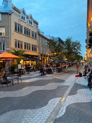 Outdoor area and view on the street at Don Vegan in Quebec
