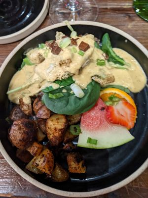 Bénédictine d'avocat frit at Don Vegan in Quebec