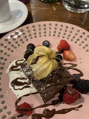 Brownie with fruits and cream  at Don Vegan in Quebec