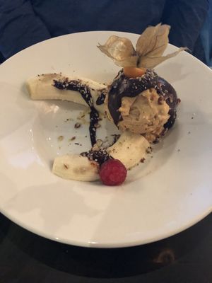 Peanut butter ice cream  at Don Vegan in Quebec