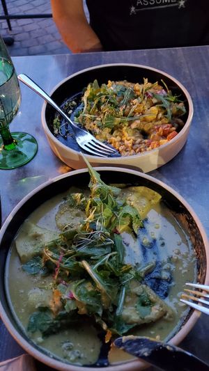 En haut: Risotto Don, en bas: Agnoletti. Les deux plats sont sublimes, mais les agnolettis sont prodigieux! at Don Vegan in Quebec