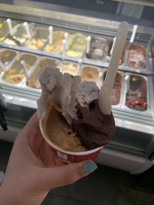 They let you choose as many flavours as possible in the cup!  at Creme de la Creme - Zmrzlinový Salon  in Prague