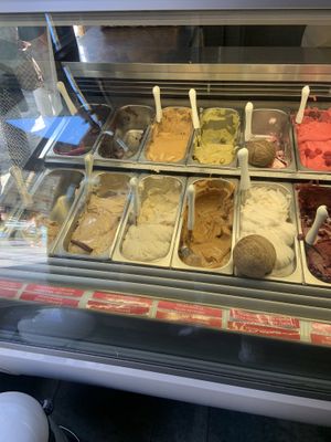 Red labels are vegan  at Creme de la Creme - Zmrzlinový Salon  in Prague