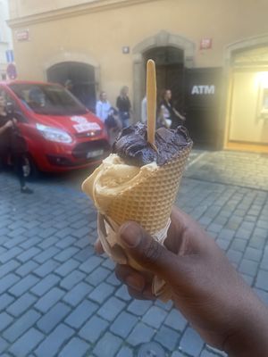 Dark chocolate and salted peanut   at Creme de la Creme - Zmrzlinový Salon  in Prague