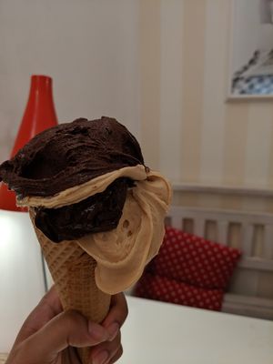 Chocolate and Salted Peanut at Creme de la Creme - Zmrzlinový Salon  in Prague