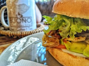 Veggie Burger ohne Käse at Buono in Kandy