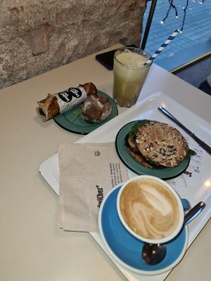 Breakfast at Sandwichez - Urquinaona in Barcelona