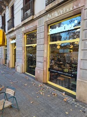 From outside at Sandwichez - Urquinaona in Barcelona