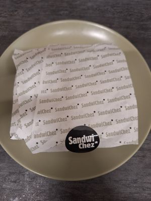 Hoy pedimos para llevar 🌱🍆🥪 at Sandwichez - Urquinaona in Barcelona
