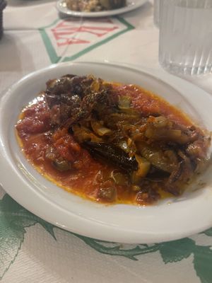 Aubergine aux oignons et tomates   at Odaja in Gjirokaster