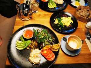 Veganes Rührei und Frühstück at Vevay Kitchen in Frankfurt