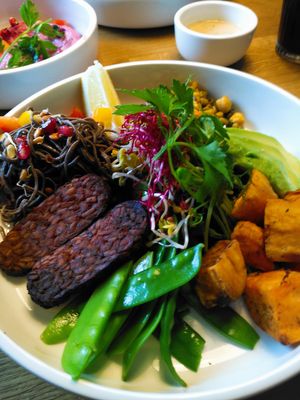 Protein bowl at Vevay Kitchen in Frankfurt