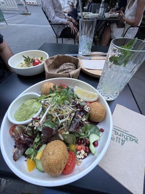 Superfood salad and avocado hummus & fresh lemonade  at Vevay Kitchen in Frankfurt