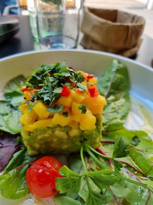 Mango avocado tartar at Vevay Kitchen in Frankfurt