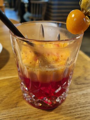 Leckerer Rote Beete, Apfel, Karotte & Ingwer Saft (schon halb getrunken) at Vevay Kitchen in Frankfurt