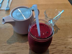 A smoothie and tea perfect the sojourn. at Vevay Kitchen in Frankfurt