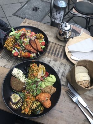 Quinoa salad (top), ginger tea and Vevay bowl (bottom) at Vevay Kitchen in Frankfurt