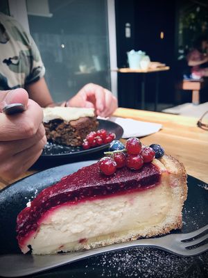 🌱 Cakes 🍰 at Vevay Kitchen in Frankfurt