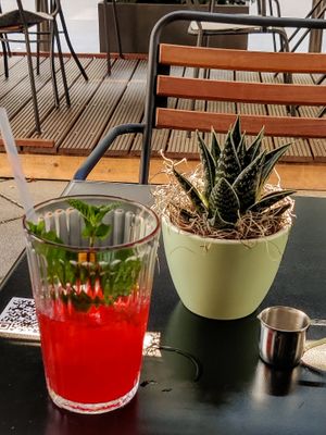 Homemade lemonade strawberry at Vevay Kitchen in Frankfurt