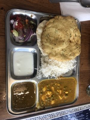Vegetarisches Mattar Paneer Thali  at Badshah in Hamburg