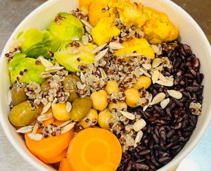 One of our vegan dishes (and without gluten) to eat here or TO GO or to order online (Ubereats, JustEat, Deliveroo). All our dishes are prepared fresh in the morning ☺️ at Nectare 2 in Bologna