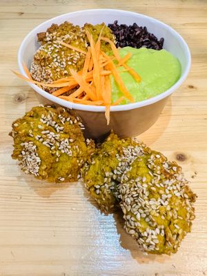 NEW IN ☺️ our vegan dumplings with chickpeas, peas, carrots, mix of spices such as curry and curcuma, sesame seeds - without gluten (except traces!)  at Nectare 2 in Bologna