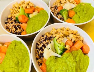 Vegan and gluten-free (there may be traces!): soy with curry, black rice and red lentil rice, cream of spinach-fennel-carrots, mixed vegetables. HEALTHY and MEGA TASTY 😋😉 at Nectare 2 in Bologna