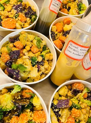 A variety of fresh but ready-to-eat and to take away dishes + you can add various dressings for free. Dressings for every taste, vegan and vegetarian, spicy or not spicy at Nectare 2 in Bologna