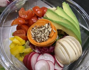 Bowl with avocado and fresh champignon at Nectare 2 in Bologna
