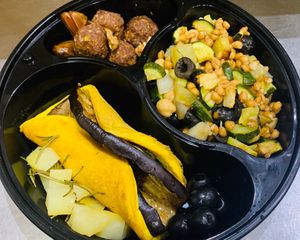 Vegetarian lunch box with first course, side dish and dessert 💖 at Nectare 2 in Bologna