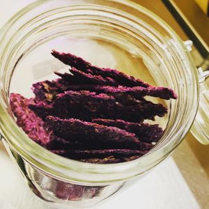 Purple cracker (purple cabbage, Ginger and lots of mixed seeds).
Cracker viola ( cavolo viola, zenzero e molti semi misti) at Nectare 2 in Bologna