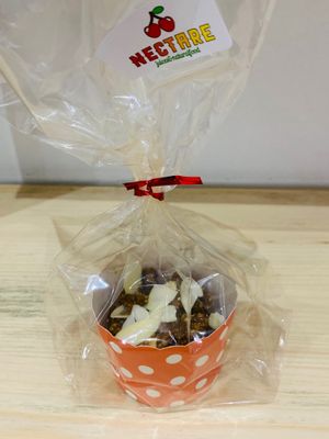 VEGAN raw cupcake with apple, cinnamon, dates, raisins, walnuts and almonds. No sugar added!! 👍😁 at Nectare 2 in Bologna