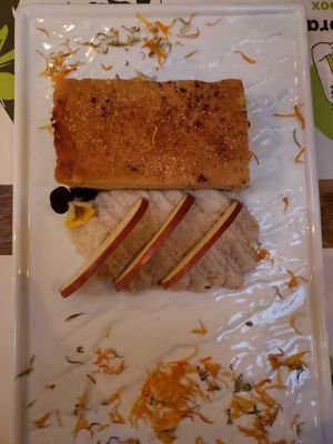 Apple cake, vegan and gluten free at Pandora Greenbox in Split