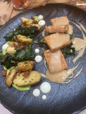 Tofu und Babykartoffelsalat   at Pandora Greenbox in Split