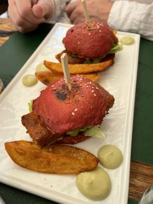 Sliders with beetroot bun and jalapeño sauce  at Pandora Greenbox in Split