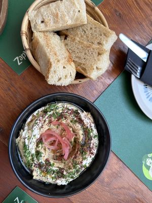 Hummus and breadd  at Pandora Greenbox in Split