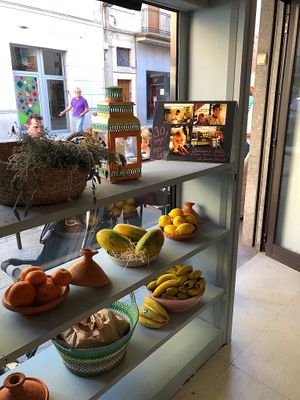 Sun ripened fruits for the smoothies, this week with fresh papaya from Spain! at Crulinària in La Bisbal Demporda