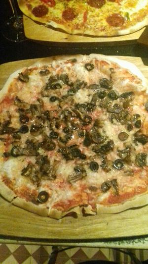 Vegan Pizza at TerraPlana Café in Porto